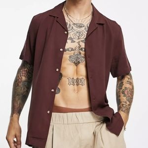 ASOS Design viscose camp collar shirt in brown/burgundy color. Size Medium